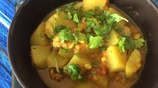Watch Ghiya Badiyan Sabji Hindi Recipe | Lauki Curry with Vadi Squash Video