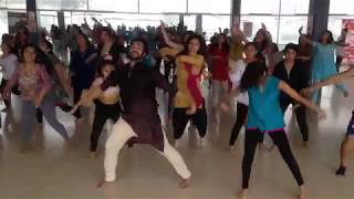 Watch Mere Dholna Sun and Mann Mohini (LIMA, PERU) Devesh Mirchandani Video