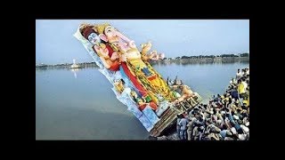Watch Unexpected Incident Happened in Ganesh Visarajan in Mumbai 2016 Video