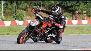 Watch 2017 Duke 390 vs Yamaha R1 Friendly FUN & Track Day. Video