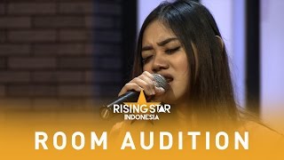 Watch Iga Azwika "Ten Feet Tall" | Room Audition 4 | Rising Star Indonesia 2016 Video