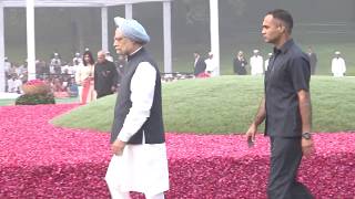 Watch Former PM Manmohan Singh & Former President Pranab Mukherjee pay tribute to Pandit Jawaharlal Nehru Video