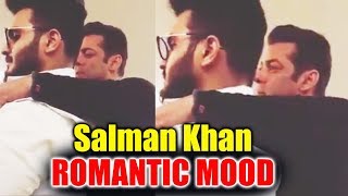 Watch Salman Khan Sings Romantic Song At Sister Arpita's Wedding Anniversary Video