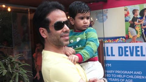 Watch Tusshar Kapoor Spotted With His CUTE Son Laksshya Video