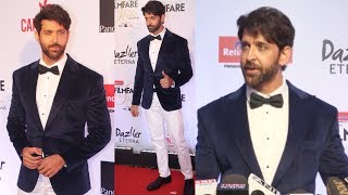 Watch Handsome Hunk Hrithik Roshan At Filmfare Glamour and Style Awards 2017 Red Carpet Video