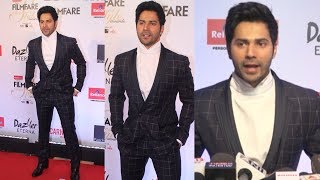 Watch Dashing Varun Dhawan At Filmfare Glamour and Style Awards 2017 Red Carpet Video