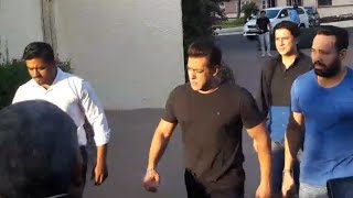 Watch Salman Khan's GRAND ENTRY At Bina Kak Book Launch Silent Sentinels Of Ranthambhore Video