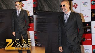 Watch Akshay Kumar At Zee Cine Awards 2018 Red Carpet | Akshay Kumar's New Look Video