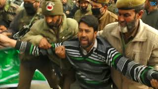 Watch Police detain DFP protestors demanding medical help for Shabir Shah Video