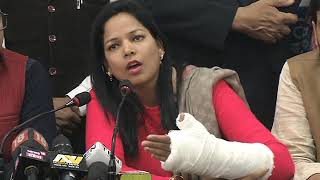 Watch à¤¦à¤•à¥à¤·à¤¿à¤£à¥€ à¤¦à¤¿à¤²à¥à¤²à¥€ à¤¨à¤—à¤° à¤¨à¤¿à¤—à¤®: BJP à¤•à¤¾ à¤­à¥à¤°à¤·à¥à¤Ÿà¤¾à¤šà¤¾à¤° à¤‰à¤œà¤¾à¤—à¤° à¤•à¤°à¤¨à¥‡ à¤ªà¤° AAP à¤ªà¤¾à¤°à¥à¤·à¤¦à¥‹à¤‚ à¤•à¥‡ à¤¸à¤¾à¤¥ à¤•à¥€ à¤®à¤¾à¤°à¤ªà¥€à¤Ÿ Video