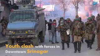 Watch Youth clash with forces in Downtown Srinagar Video