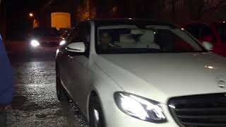 Watch Deepika Padukone, Ranveer Singh, Kareena Kapoor arrive at SRKâ€™s party for BFF Kaajal Anand Video