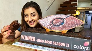 Watch Shilpa Shinde FANS Send Bigg Boss 11 Cake To Her Video