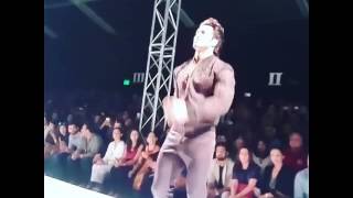 Watch Vidyut Jammwal Dazzles Everyone As He Dances On â€˜Uptown Funkâ€™ Across The Ramp Video