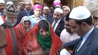 Watch Mehbooba Mufti offers prayers at dargah of Moinuddin Chisti Video