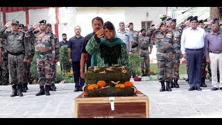 Watch Chief Minister pays homage to martyred soldiers Video