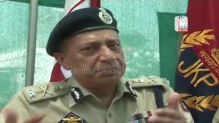 Watch DGP visits Anantnag, felicitates Jawans, officers for their contribution in policing Video