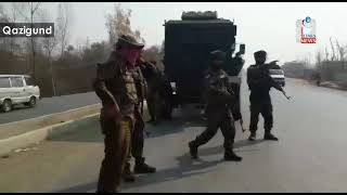 Watch Police vehicle attacked on Srinagar-Jammu National Highway Video