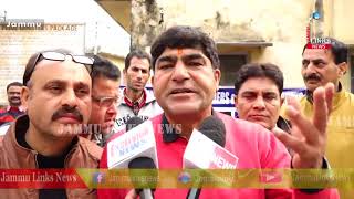 Watch Kashmiri Migrant Relief Holders protest against government apathy Video