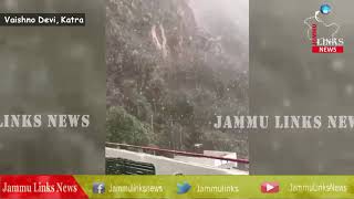 Watch Vaishnodevi gets season's first snowfall Video