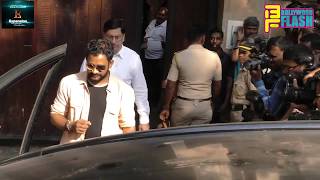Watch Bollywood Celebs Pays Tribute To Sridevi - At Anil Kapoor Bunglow - Sridevi Sad Demise Video