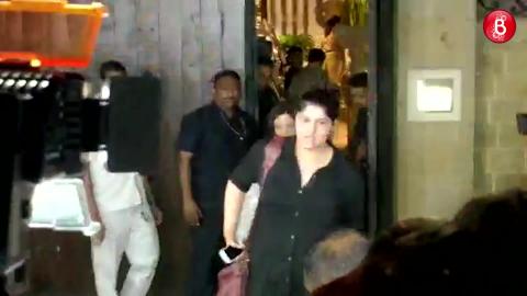 Watch Watch: Anshula Kapoor Head  To Sridevi's Residence To Be Janhvi, Khushi's Side Video