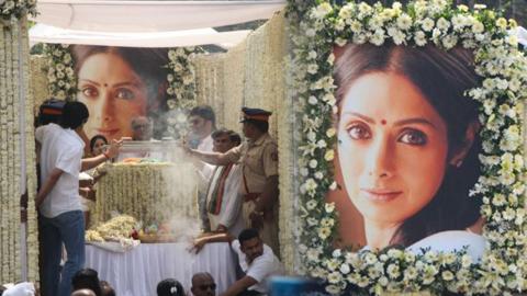 Watch WATCH : Sridevi Begins Her Last Journey, With Husband Boney Kapoor & Family By Her Side Video
