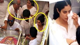 Watch Jhanvi Kapoor Crying During Sridevi's Funeral - Heart Melting Video Video
