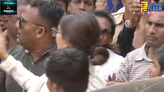 Watch Police Cop Misbehave With Sonam Kapoor | Sridevi Funeral Live Video