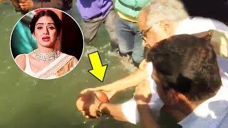 Watch Boney Kapoor Performing SRIDEVI LAST RITUALS In Haridwar | FIRST PIC | Anil Kapoor, Manish Malhitra Video