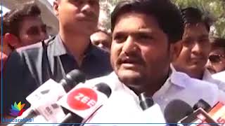 Watch Hardik Patel zest on questioner about  wedding expenses of his sister Video