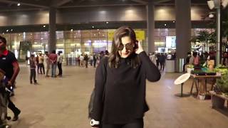 Watch PARINEETI CHOPRA spotted in Casual Airport Look Video