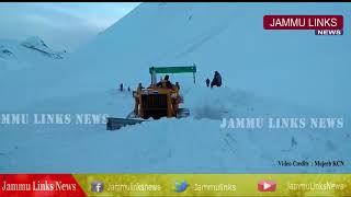 Watch BRO completes snow clearance on NH 1D upto zero point Video