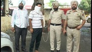 Watch Batala à¨ªà©à¨²à¨¿à¨¸ à¨¨à©‡ à¨¨à¨¾à¨®à©€ Gangster à¨•à©€à¨¤à¨¾ à¨•à¨¾à¨¬à©‚ Video