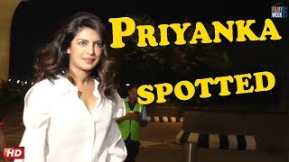Watch Priyanka Chopra heading to NEW YORK : Celeb Spotting | BOLLYWOOD Video