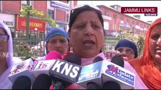 Watch Protest by Anganwadi workers disrupt traffic in Srinagar Video
