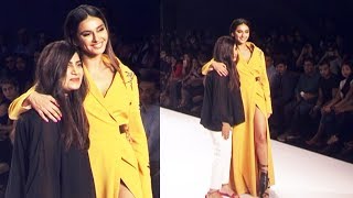 Watch Shibani Dandekar WALKS The RAMP At Bombay Times Fashion Week 2018 Video