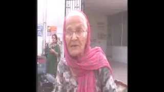 Watch 25 Oct 2013   Loot Khoa with Old Lady at Namdev Chowk Jalandhar Video