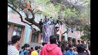 Watch Delhi university Hindu college valentine day special...à¤¹à¤¿à¤¨à¥à¤¦à¥‚ à¤•à¤¾à¤²à¥‡à¤œ à¤®à¥‡à¤‚ à¤¡à¤®à¤¡à¤®à¥€ à¤®à¤ˆ à¤•à¥€ à¤ªà¥‚à¤œà¤¾ à¤•à¤°à¤¤à¥‡ à¤¹à¥ˆ Video