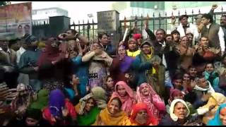Watch East delhi safai karmchari protest today Video
