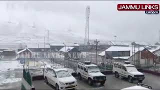 Watch Traffic suspended on Srinagar-Leh highway following fresh snowfall at Sonamarg, Zojila Video