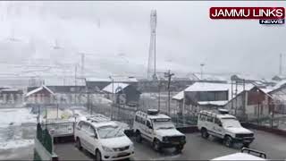 Watch Fresh snowfall in Kashmir, temperature dips Video