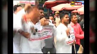 Watch Youth Congress à¤•à¥‡ à¤¨à¥‡à¤¤à¤¾à¤“ à¤•à¥‹ à¤ªà¥à¤²à¤¿à¤¸ à¤¨à¥‡ à¤®à¤¾à¤°à¥‡ à¤¥à¤ªà¥à¤ªà¥œ à¤¦à¥‡à¤–à¤¿à¤¯à¥‡ AA News à¤ªà¤° Live Video
