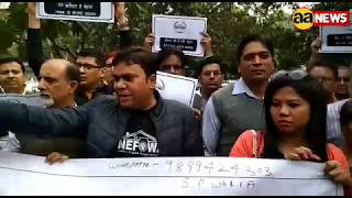 Watch Noida resident protest against builders at Patel Chowk Video