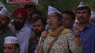 Watch AAP Leaders Addressed at the protest on the issue of Women security outside PM Residence Video