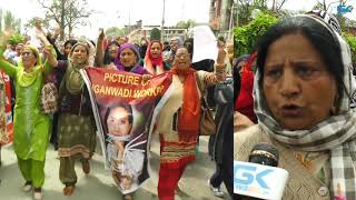 Watch Protesting anganwari workers rally for justice to Kathua victim in Srinagar Video