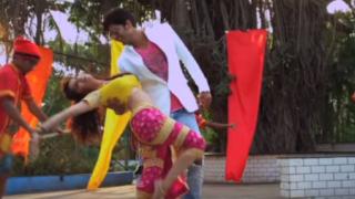 Watch Pappi De Parula - Official Video Song - Smita Gondkar - Superhit - Marathi song - Sumeet Music Video