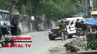 Watch Clashes and Stone pelting By Students With Police In Baramulla. Video