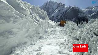 Watch Snowplow Clears Mounds Of Snow From Leh Highway Video