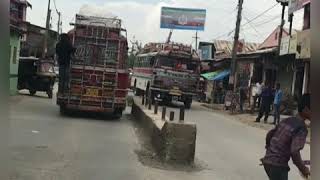 Watch Death Dividers In Srinagar Qamarwari,No Paint or Signals On Dividers. Video